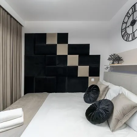 Pychowicka Prestigious Black&cashmere By Bookinghost *