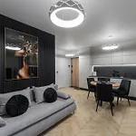 Pychowicka Prestigious Black&cashmere By Bookinghost Krakau