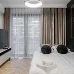 Pychowicka Prestigious Black&cashmere By Bookinghost