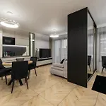 Pychowicka Prestigious Black&cashmere By Bookinghost Krakau