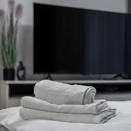 Pychowicka Prestigious Black&cashmere By Bookinghost *