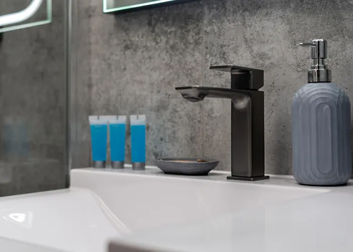 Pychowicka Prestigious Black&cashmere By Bookinghost *