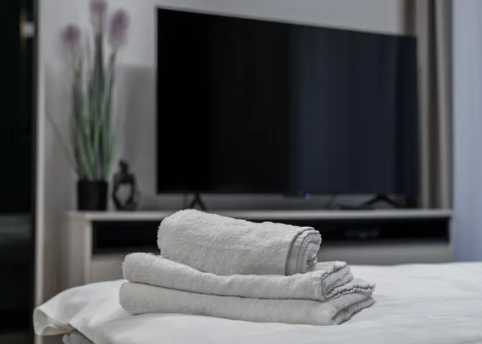 Pychowicka Prestigious Black&cashmere By Bookinghost *