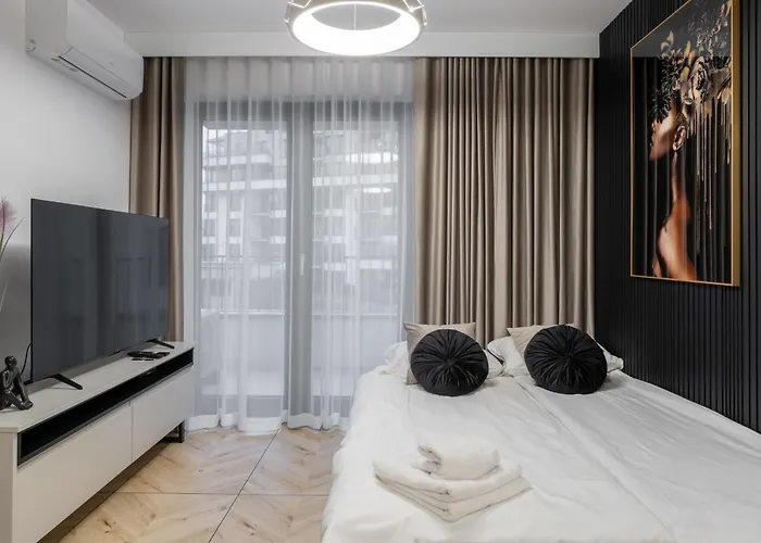 Pychowicka Prestigious Black&cashmere By Bookinghost